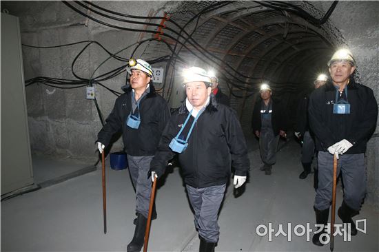 구충곤 화순군수, 광업소 갱내 체험