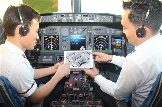 종이없는 조종실 시대…진에어, 국내 첫 전자정보비행 시행