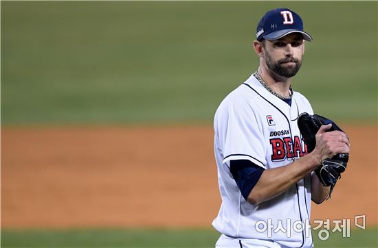 [포토]니퍼트, '넥센 상대로 4.2이닝 6실점 부진'