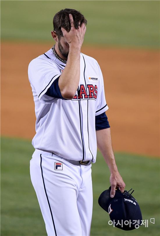 [포토]니퍼트, '6실점 조기 강판'