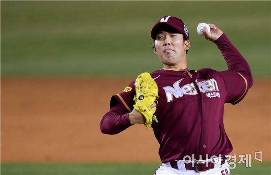 [포토]역투하는 넥센 금민철