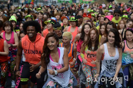 [포토]'오늘은 줌바 댄스'