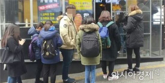 "여기 저기 핫도그집"…유행 따라 생기는 프랜차이즈, 생존주기 갈수록 짧아져