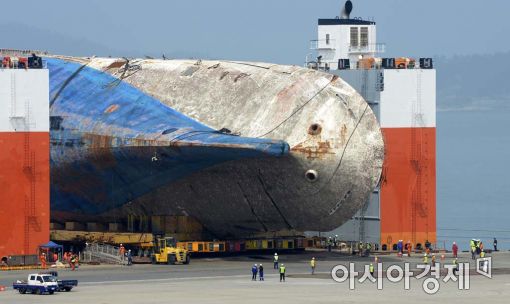 [포토]육상거치 앞둔 세월호 