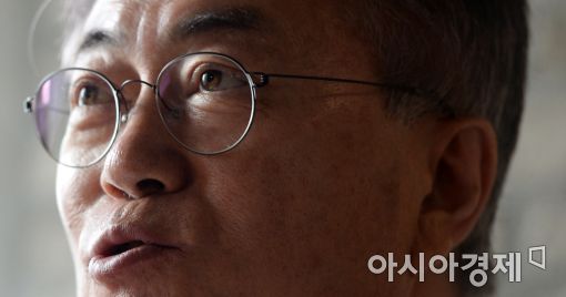 [대선주자 인터뷰]문재인 "중국의 사드 보복은 잘못이라고 중국에 이야기하겠다"