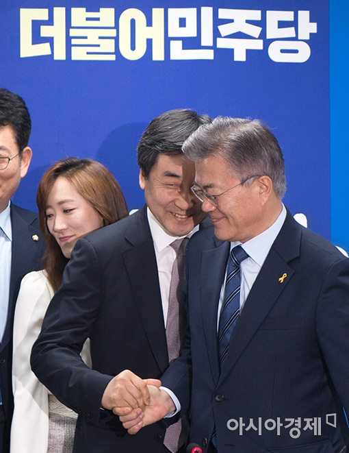 [포토]밝게 웃는 문재인·이종걸