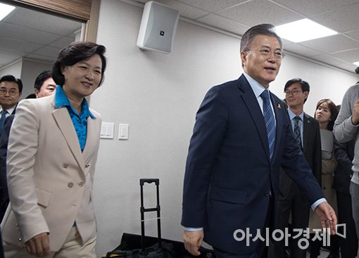 [포토]문재인·추미애, 국민주권 선거대책위원회 회의 참석