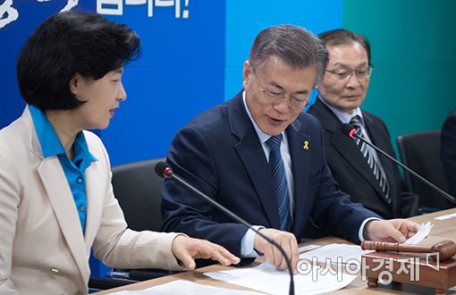 [포토]이야기 나누는 문재인·추미애