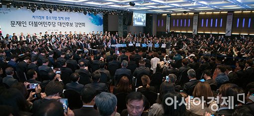 [포토]문재인, "중소기업부 신설은 오랜 숙원"