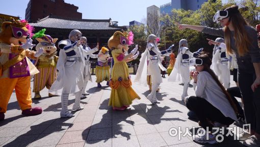 [포토]보신각서 펼쳐진 VR 판타지아