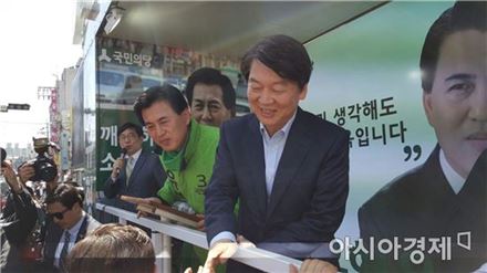 안철수 "대통령 되면 최저임금 1만원…대학 입학금도 폐지"