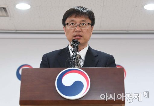 [포토]브리핑하는 이철조 해수부 세월호인양추진단장 