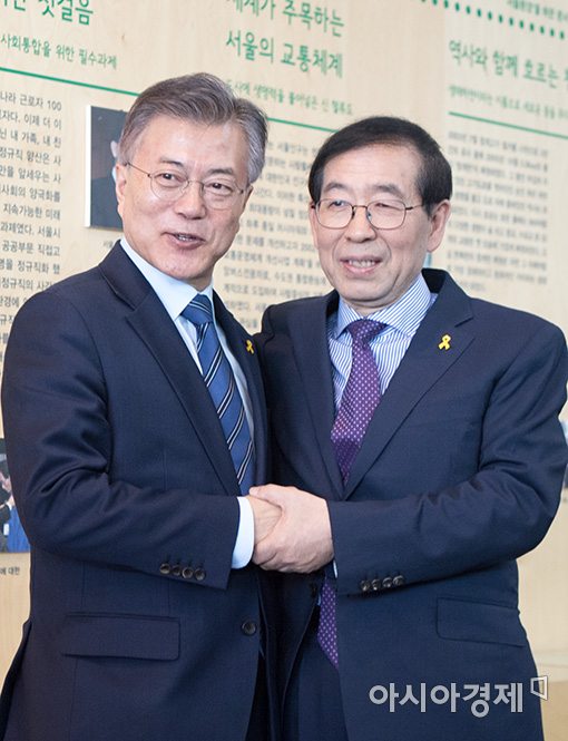 [포토]박원순 시장과 포옹나누는 문재인