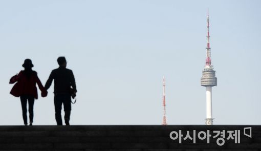 [포토]걷기 좋은 날