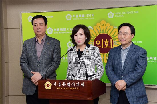 이숙자 의원(가운데) 바른정당 입당 기자회견 