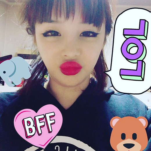 박봄, 붉은 립스틱에 입술 쭉 내밀고 “굿나잇”