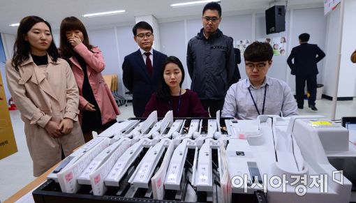 [포토]서울선관위, 투표지 분류