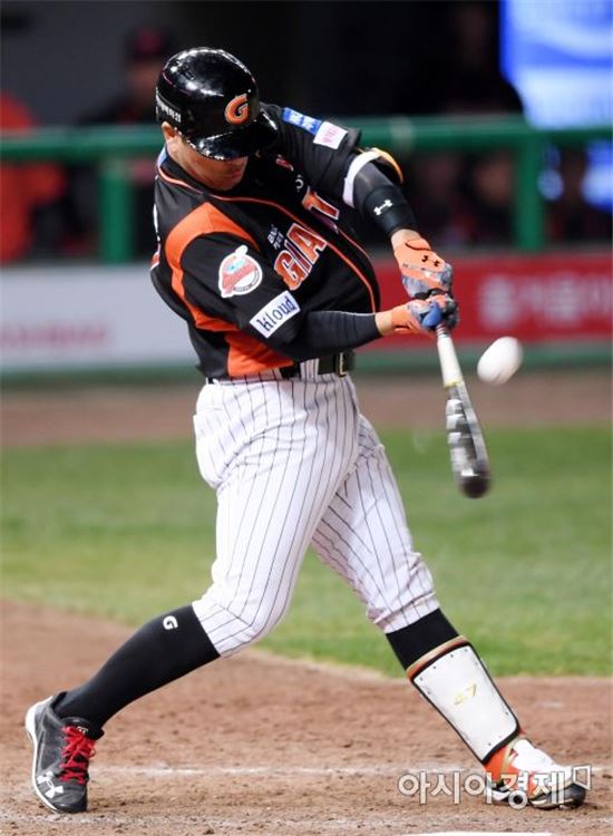 [포토]강민호, '동점 1타점 희생타'