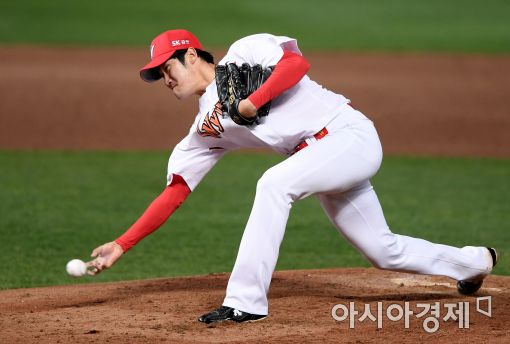 [포토]역투하는 SK 선발투수 박종훈
