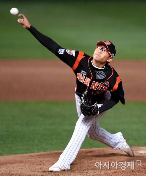 [포토]역투하는 롯데 선발투수 박세웅