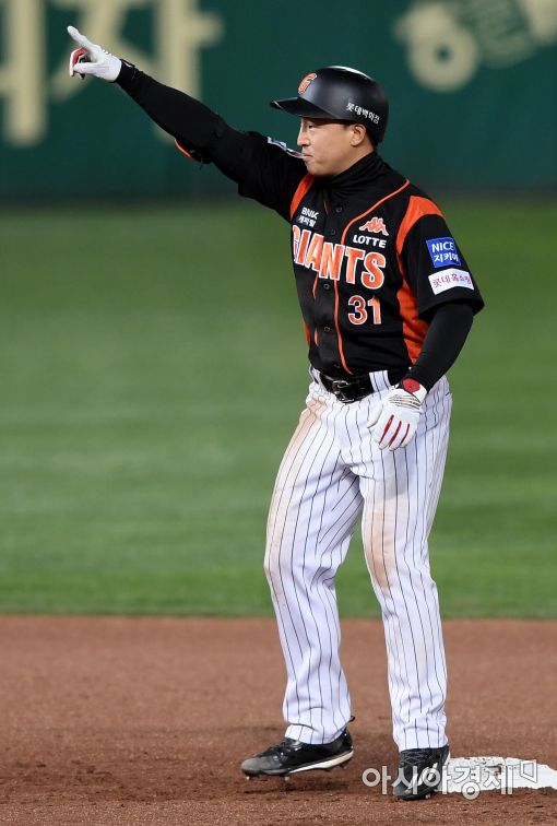 롯데 손아섭, 2루타 200개·500타점 동시 달성