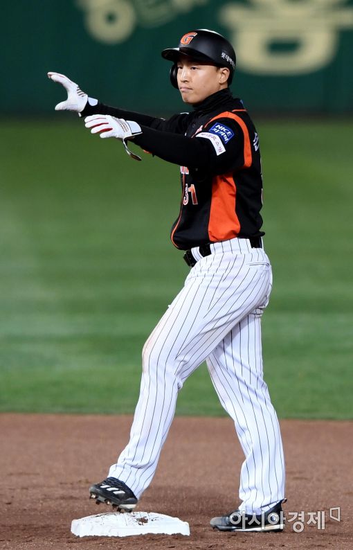 [포토]손아섭, '추가 2타점 세리머니'