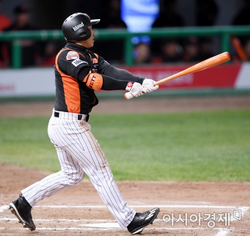 [포토]손아섭, '추가 2타점 2루타 '