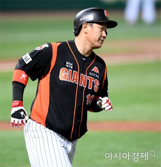 롯데 이대호 퇴장, 개인 통산 1호…퇴장 이유는 '과격한 행동' 