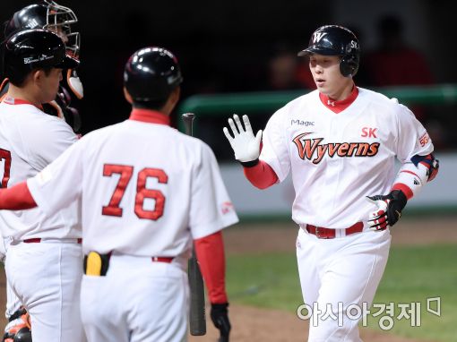 [포토]투런포 이홍구, '경기 아직 안 끝났어!'