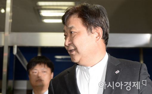 [포토]경찰 출석하는 정광용 박사모 회장