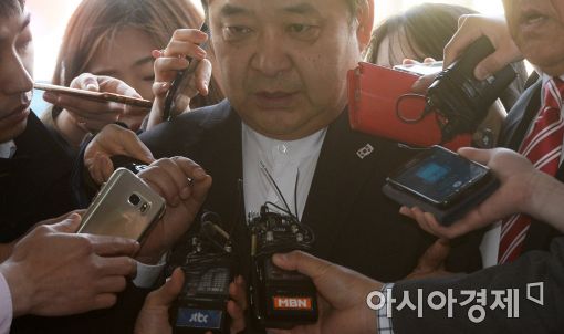 [포토]질문 답하는 정광용 박사모 회장