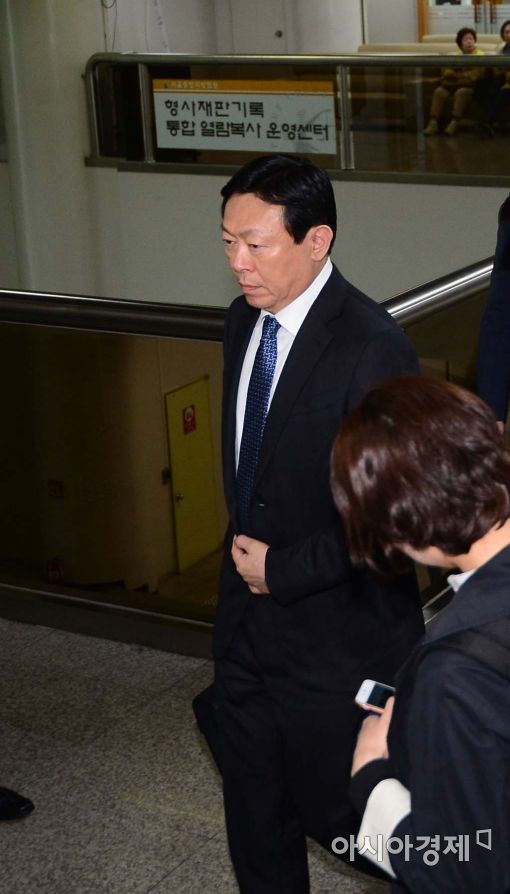 [포토]공판 출석하는 신동빈 롯데그룹 회장 