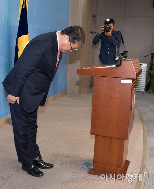 [포토]고개숙인 조원진 후보