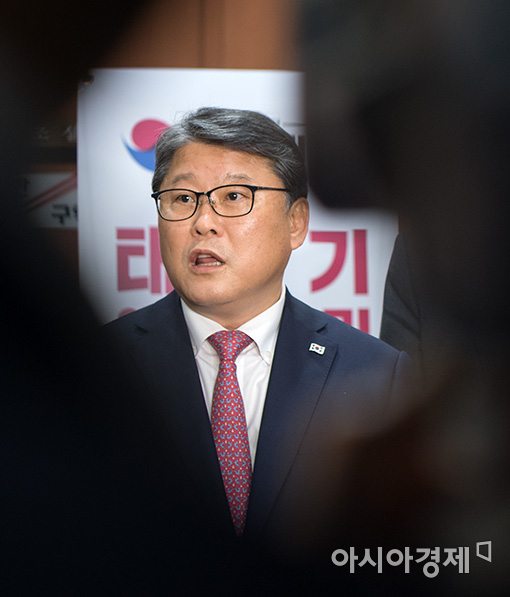 [포토]조원진, 박근혜 살리기 '대선출마'