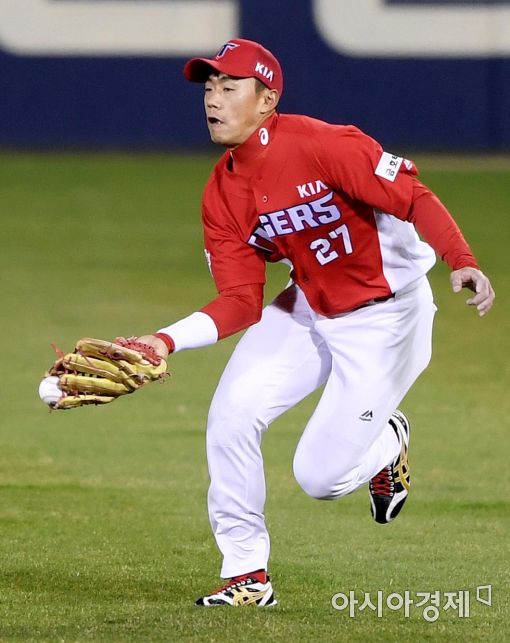 [포토]이명기, '실점 허용한 아쉬운 실책'