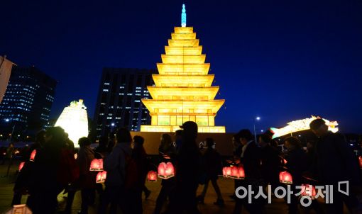 [포토]도심에 불 밝힌 미륵사지 석탑등