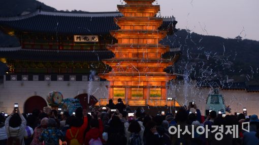 [포토]불 밝힌 미륵사지 석탑등