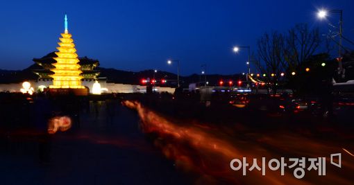 [포토]연등 들고 탑돌이