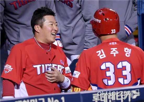 [포토]최형우, '오늘 행운이 날 따라다녀~'