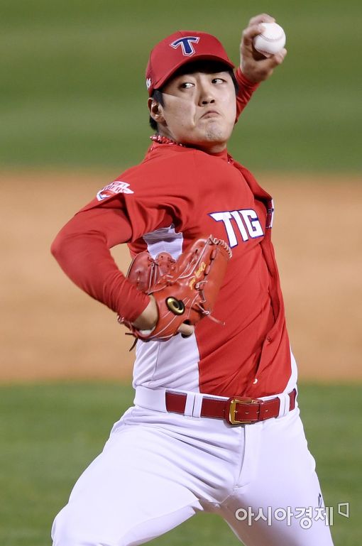 [포토]역투하는 KIA 구원투수 심동섭