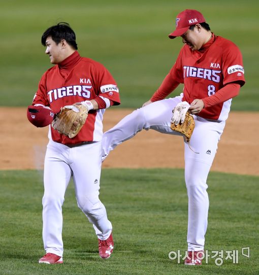 [포토]승리의 기쁨 나누는 키스톤 콤비