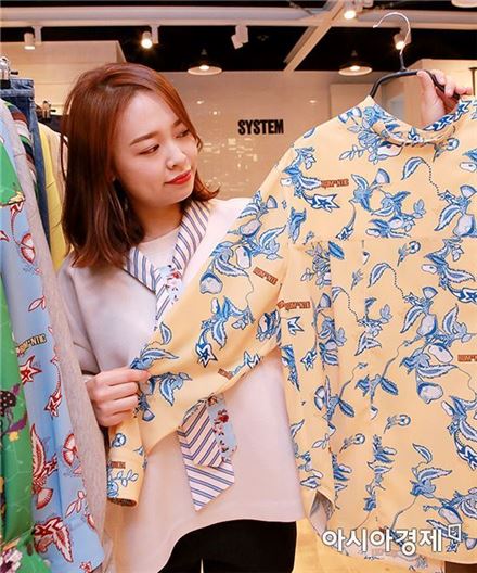 "봄 세일 마지막 찬스 잡으세요" 백화점들 봄·여름 아이템 대폭 할인(종합) 