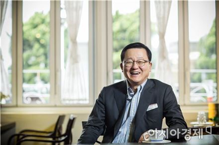 [김세영의 Economia] 30년 공직생활 전직 장관의 脫권위·소통 리더십