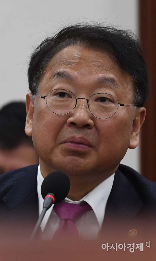 [포토]발언하는 유일호 경제부총리 