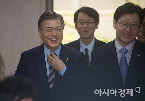 [포토]밝게 웃는 문재인 후보