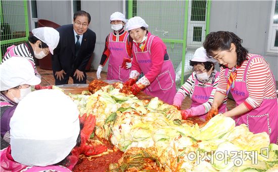 [포토]광주 북구, 소년소녀가정세대 반찬지원 