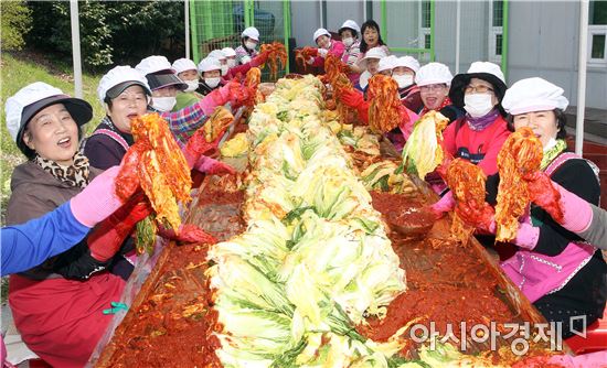 [포토]광주 북구, 소년소녀가정세대 반찬지원 