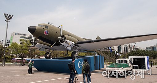 [포토]임시정부수립일 맞아 C-47 비행기 전시