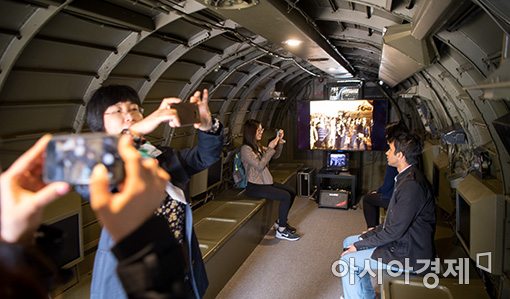 [포토]임시정부 수립일 맞아 ‘C-47 비행기 전시관’ 개관