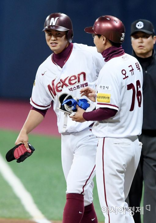 [포토]미소 짓는 허정협, '행운의 적시타'